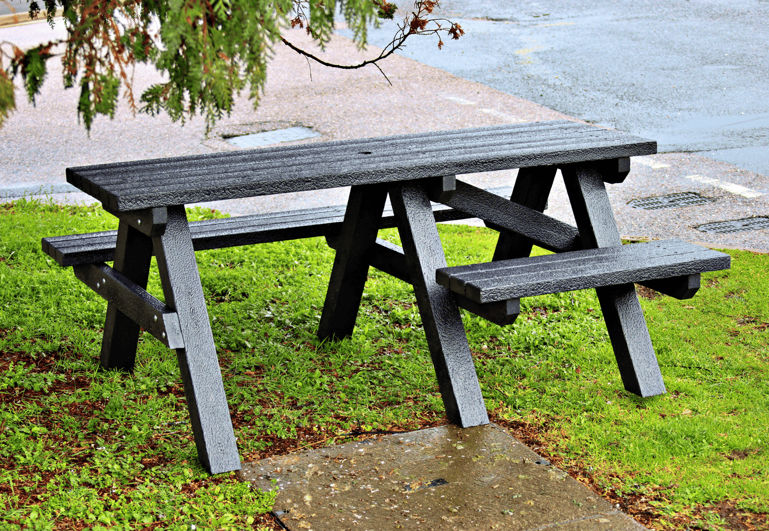Wheelchair accessible picnic bench - The Plymouth