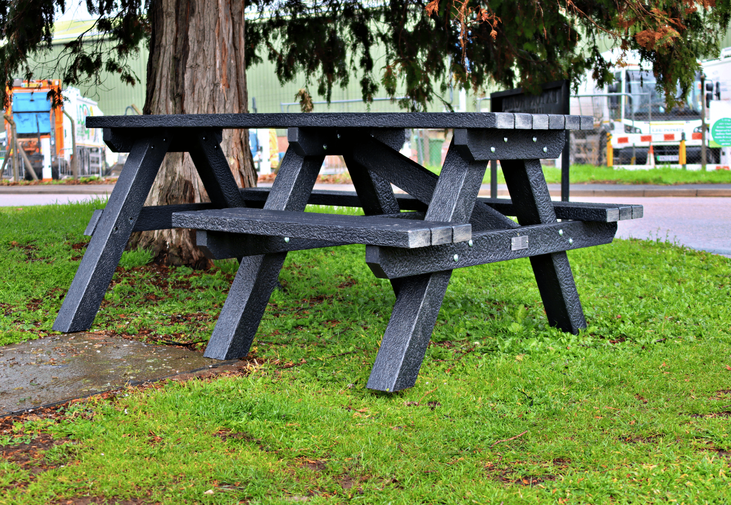 Wheelchair accessible picnic bench - The Plymouth