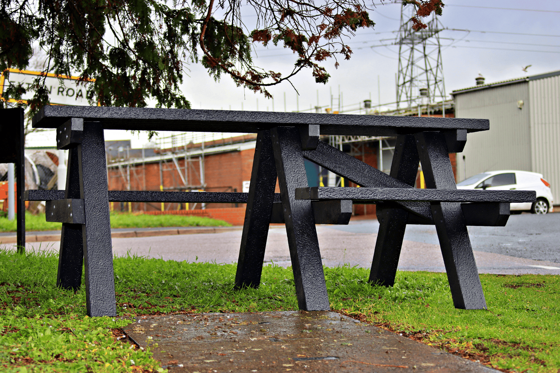 Wheelchair accessible picnic bench - The Plymouth
