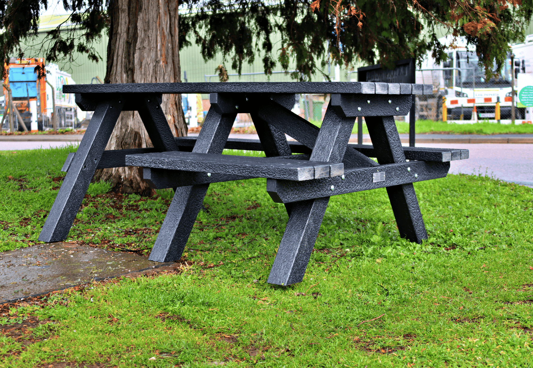 Wheelchair accessible picnic bench - The Plymouth