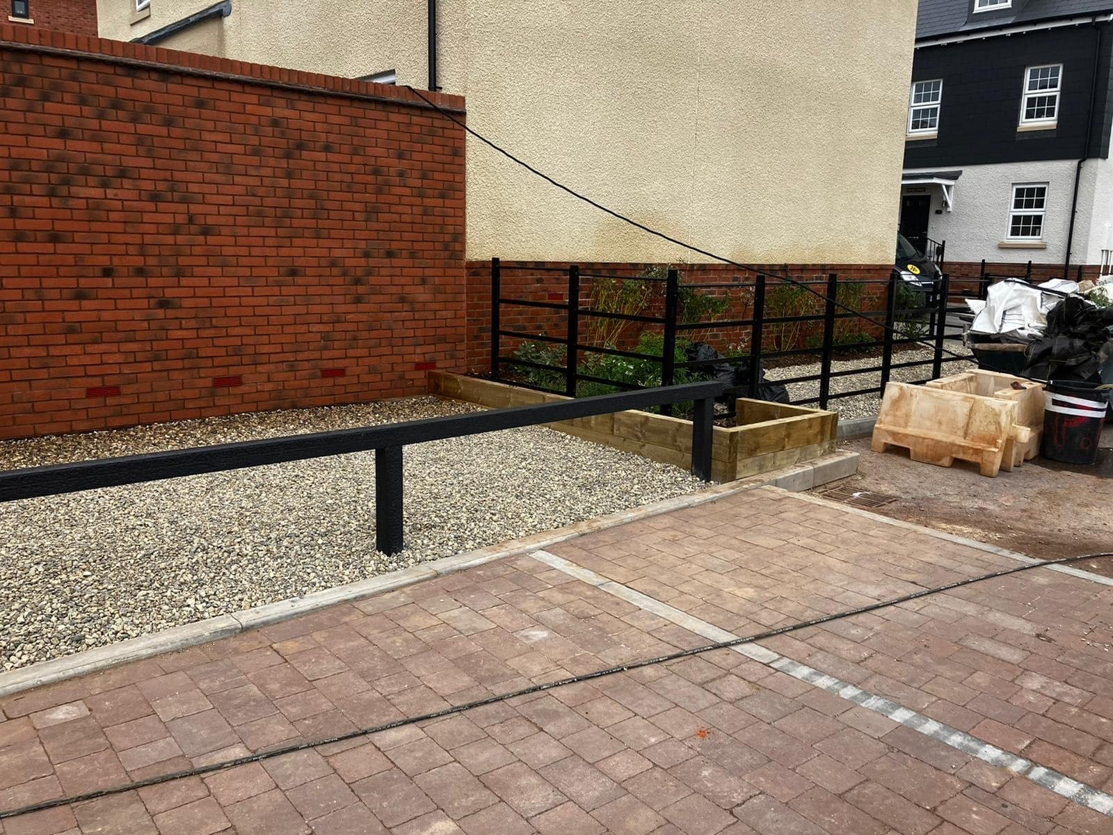 straight knee rail 2